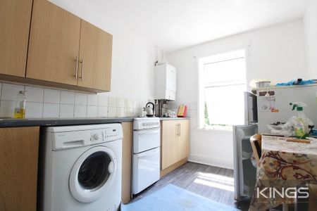 2 bedroom flat to rent - Photo 2