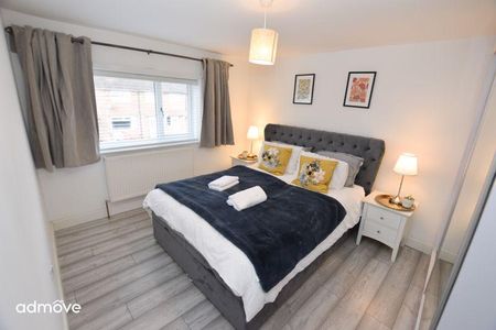 3 bedroom semi-detached house to rent - Photo 3