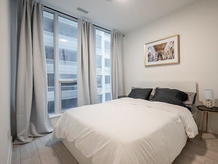 Wellington Street West - Photo 4