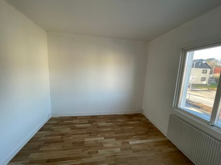 Göteborgsvägen, Uddevalla - Photo 3