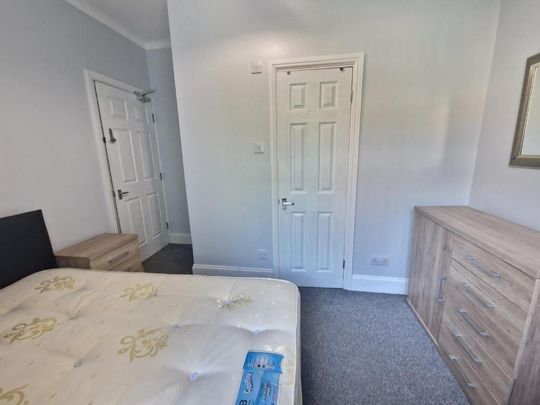 1 bedroom in a house share to rent - Photo 1