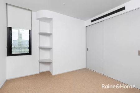 Apartment with 2 bedrooms, 2 bathrooms & parking for 1 car - Photo 5
