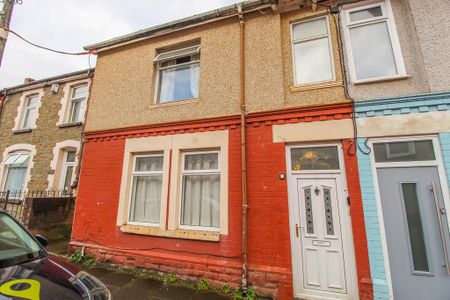 1 bedroom in a house share to rent - Photo 3