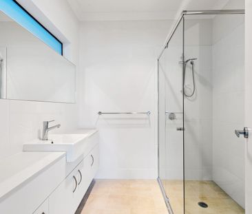 Peacefully positioned home - Photo 5