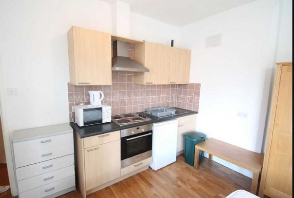 Studio to rent - Photo 1