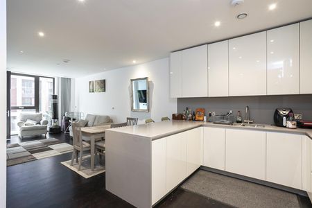 Haines House,10 Charles Clowes Walk, The Residence, Nine Elms, London, SW11 - Photo 4