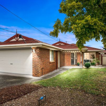 STUNNING 3-BEDROOM HOME WITH SOLAR FOR RENT IN BELLBRIDGE ESTATE-JUST MINUTES FROM BELLBRIDGE PRIMARY SCHOOL, SHOPS, AND PUBLIC TRANSPORT! - Photo 1