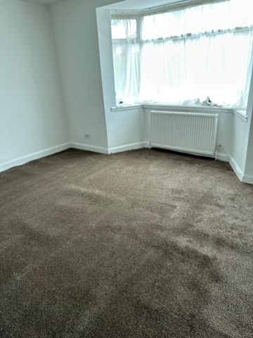 3 Bed Semi-Detached House, Vale Street, M11 - Photo 2