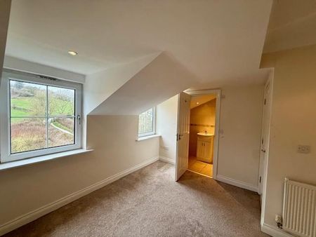 4 bedroom semi-detached house to rent - Photo 4