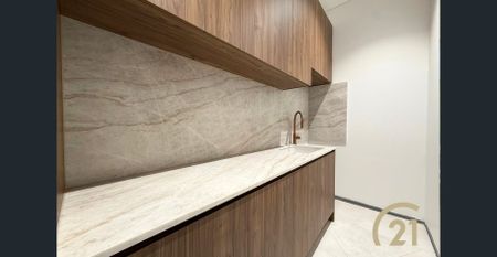 BRAND NEW 5 BEDROOM DUPLEX! - Photo 4