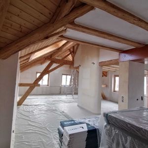 6.5 rooms under the roof, renovated, very large living space, balconies - Photo 2