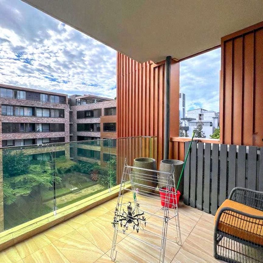 Stylish 2-Bedroom Apartment in the Heart of Erskineville - Photo 1