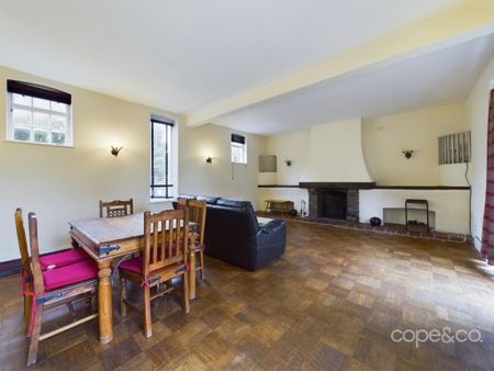 3 bedroom mews to rent - Photo 2