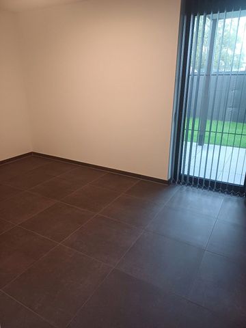 Instapklaar gelijkvloers appartement in Peer centrum met ruim terras + tuintje. - Foto 2