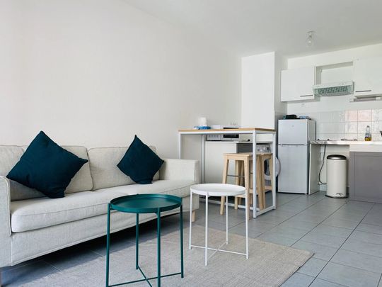 Location Appartement 2 pièces MARSEILLE 8ème - Photo 1