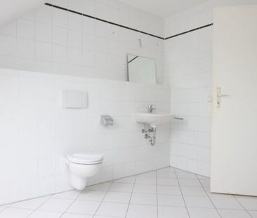 / 2 – Raum Dachgeschoss Wohnung mit EBK und Galerie / ab sofort - Photo 5