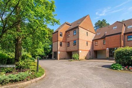 Woking, Surrey, GU22 - Photo 5