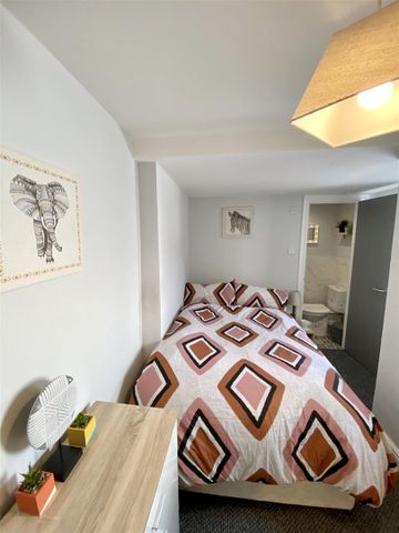 1 bed house share to rent in Coal Clough Lane, Burnley, BB11 - Photo 2