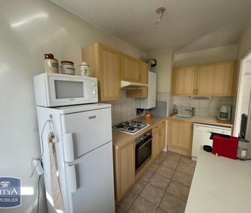 Location Appartement 4 pièces 84m² BOURG EN BRESSE 01000 - Photo 2