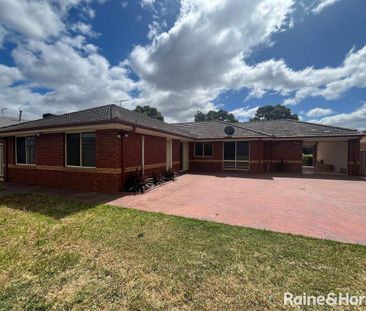 Spacious 3 Bedroom Home - Photo 6