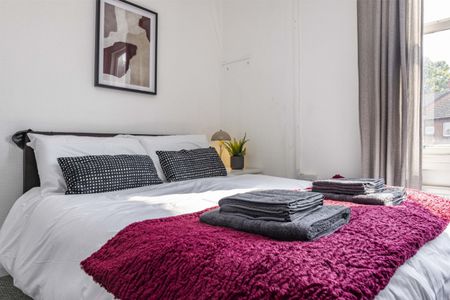 4 bed Mid Terraced House for Rent - Photo 3