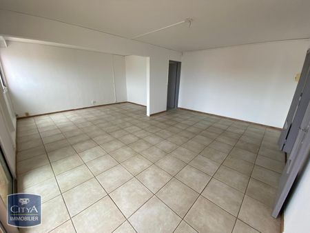 Location Appartement 4 pièces 90m² LE PORT 97420 - Photo 3