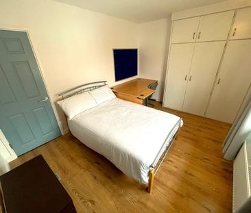 3 bedroom end of terrace house to rent - Photo 4