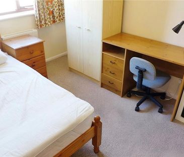 4 bedroom semi-detached house to rent - Photo 3