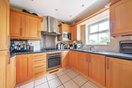 2 bedroom flat to rent - Photo 4