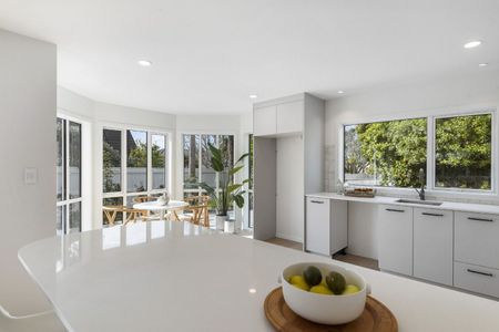 Luxury Living in the Heart of Devonport! - Photo 5