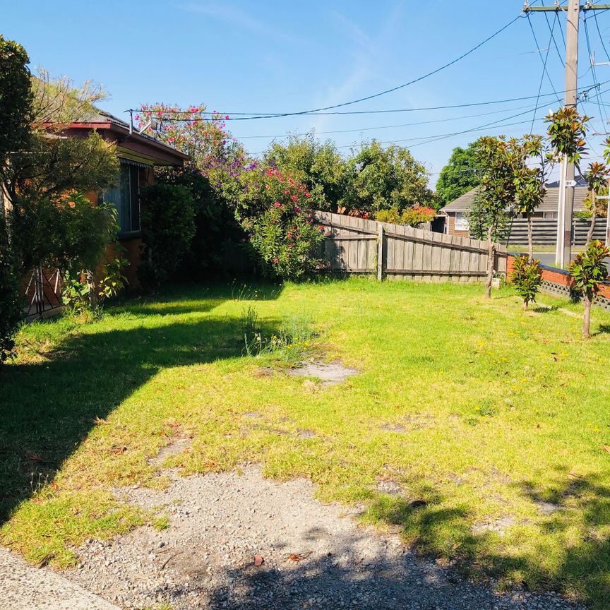 3 Bedrooms House in Springvale - Photo 1