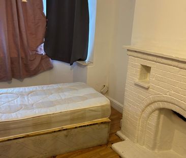 Studio Flat, Evelyn Avenue, NW9 - Photo 3