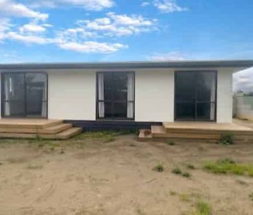 TREE BEDROOM RENOVATED RELOCATED BEAUTY - Photo 3