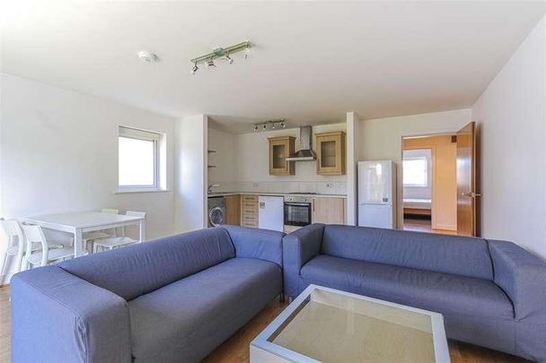 Central Court, Roath, CF24 - Photo 1