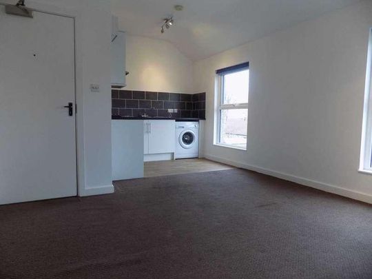 Flat B, Sheffield Road, Hoyland Common, S74 - Photo 1