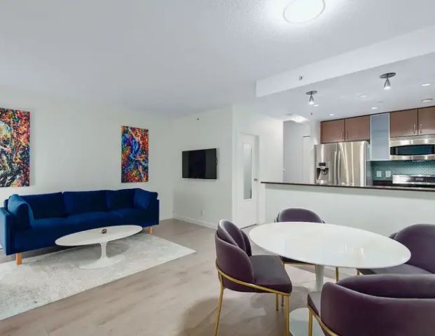 Yaletown Corner Townhouse 1300 sqft 2bd/3ba furnished | 909 Mainland Street, Vancouver - Photo 1