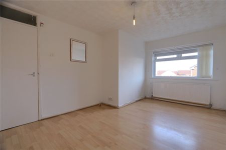3 bed terraced house to rent in Barholm Close, Middlesbrough, TS3 - Photo 2