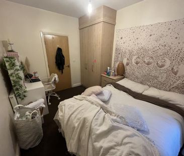 3 bedroom flat to rent - Photo 3