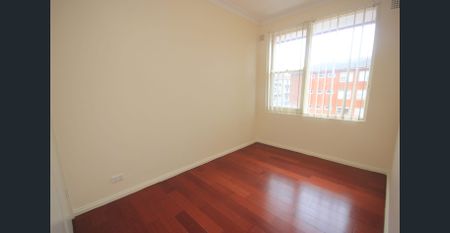 CONVENIENCE, CONVENIENCE, CONVENIENCE - Photo 3