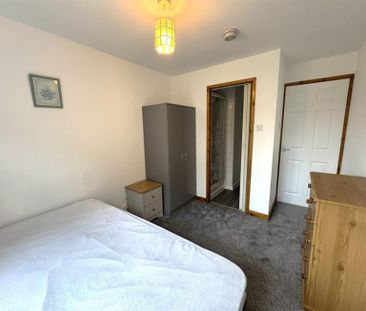 1 Bedroom Apartment To Let - Photo 2