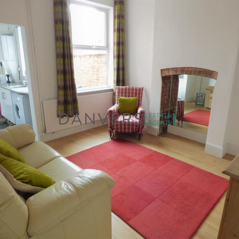 4 bedroom terraced house to rent - Photo 1