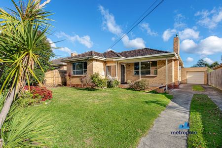 121 Bignell Road, BENTLEIGH EAST, VIC - Photo 2