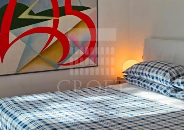 Piazza del Popolo: Lovely, modern 1 bedroom in private Villa. Entrance, spacious living-dining, fully equipped kitchen, bath and private terrace. Parquet floors Air conditioning, bright and silent. rif 364