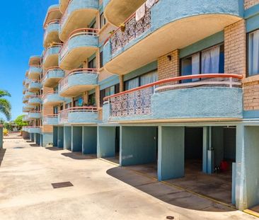 PRIVATE END UNIT CLOSE TO CBD - Photo 2