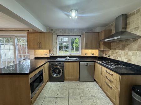 Punch Copse Road, Crawley - Photo 2