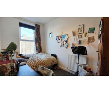 3 bedroom flat to rent - Photo 6