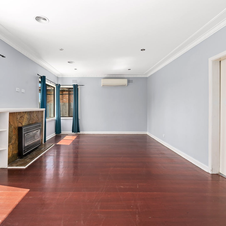 Spacious Family Living in the Heart of Mitcham! - Photo 1