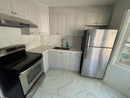 For Lease - 137 Jansen Avenue, Kitchener, Ontario - Photo 4