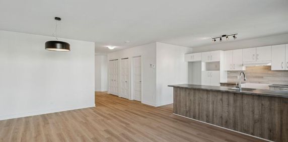 4 1/2 récent et rénové ! Prêt maintenant ! - Photo 2