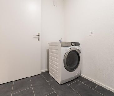 Moderne 3.5-Zimmerwohnung mit Terrasse - Photo 4